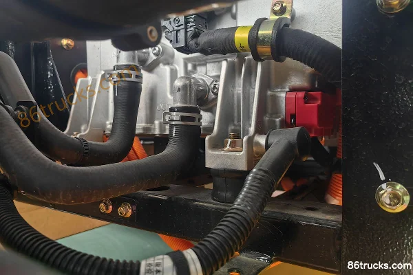 XCMG Hanjie toit surélevé frein pneumatique 4,4 m camion porteur à grille électrique pur cabine simple CALB 133,94 kWh 4X2(6 roues) Châssis