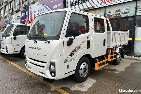 JMC New Shunda 2.5L Diesel 136hp 4X2(6 wheels) WLY 5-Speed 2.19m Double Row Dump Truck Exterior (3) | 86Trucks