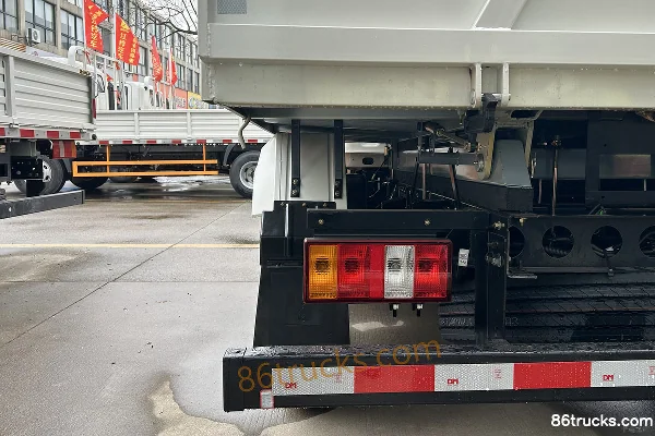 JMC New Shunda 2.5L Diesel 136hp 4X2(6 wheels) WLY 5-Speed 2.19m Double Row Dump Truck Body (3) | 86Trucks