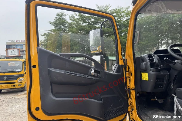 Dongfeng Tank Edition 155hp 4X2(6 wheels) Fast Gear 8-Speed Wrecker Truck (Hubei Longmu) Cab (2) | 86Trucks