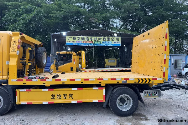 Dongfeng Tank Edition 155hp 4X2(6 wheels) Fast Gear 8-Speed Wrecker Truck (Hubei Longmu) Body (1) | 86Trucks