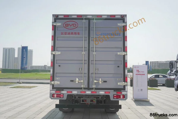 BYD T5EV Fortune Edition 4.5T 4.03m Single Row Pure Electric Van Light Truck 132kWh 4X2(6 wheels) Body (3) | 86Trucks