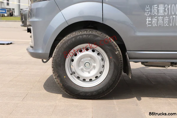 SRM Xinka T3 PLUS 2026 luxe 1.8L essence 136 ch 4X2(6 roues) 2,51 m micro camion plateau double cabine Châssis (1) | 86Trucks