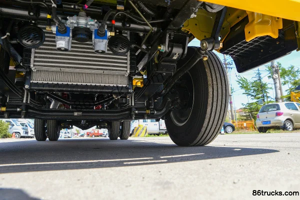 Foton Forland S1 145hp 4X2(6 wheels) 2.7m double-row flatbed light truck Chassis (3) | 86Trucks