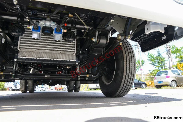 Foton Times Linghang M5 3.0L 130ch 4X2(6 roues) CNG 4.17m single-row flatbed light truck Châssis (3) | 86Trucks