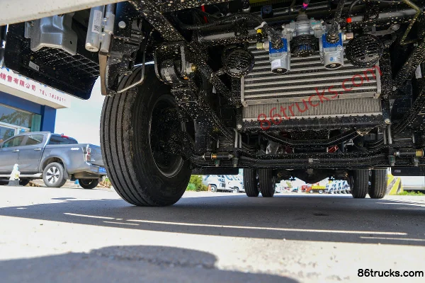 Foton Times Leader M5 151 hp 4X2(6 wheels) 3.8m double-row flatbed light truck (Fast Gear 8-speed) Chassis (2) | 86Trucks
