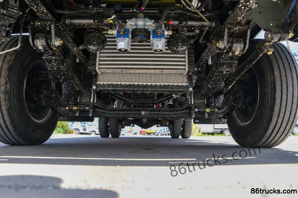 Foton Times Leader M5 151 hp 4X2(6 wheels) 3.8m double-row flatbed light truck (Fast Gear 8-speed) Chassis (1) | 86Trucks