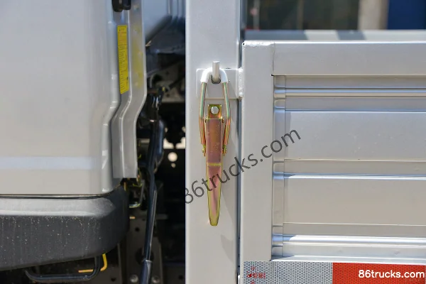 Foton Times Leader M5 151 hp 4X2(6 wheels) 3.8m double-row flatbed light truck (Fast Gear 8-speed) Body (1) | 86Trucks
