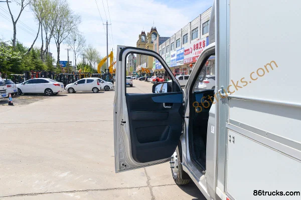 FotonV5 1.6L Gasoline 120hp 4X2(6 wheels) Dongan 5-speed 3.7m Single Row Wing Opening Van Micro Truck Cab (1) | 86Trucks