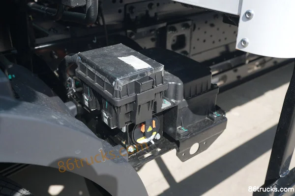 FARIZON Xingzhi H8E 2025 Smart Edition Air Brake 4.15m Single Row Pure Electric Van Light Truck Xuanwu 133kWh 4X2(6 wheels) Chassis (3) | 86