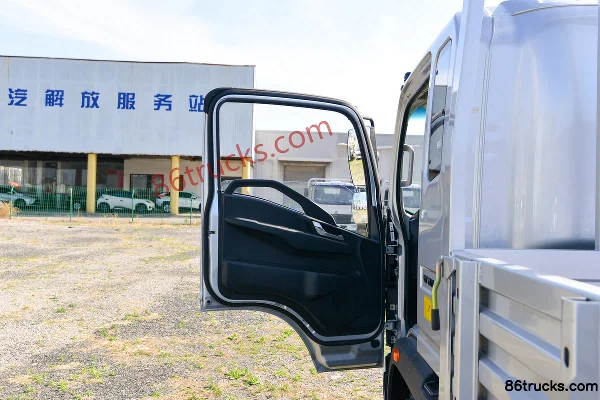 Sinotruk Hanjiang 2.4L Diesel 168hp 4X2(6 wheels) Fast Gear 8-speed 3.85m Semi-row Flatbed Light Truck Cab (1) | 86Trucks