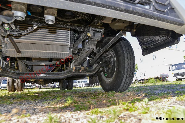 Sinotruk Hanjiang 2.4L Diesel 168hp 4X2(6 wheels) Fast Gear 8-speed 3.85m Semi-row Flatbed Light Truck Chassis (3) | 86Trucks
