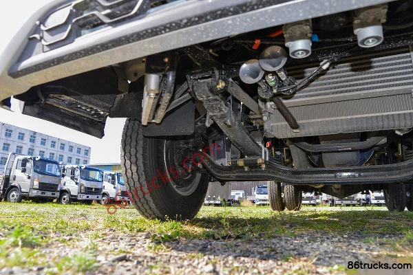 Sinotruk Hanjiang 2.4L Diesel 168hp 4X2(6 wheels) Fast Gear 8-speed 3.85m Semi-row Flatbed Light Truck Chassis (2) | 86Trucks