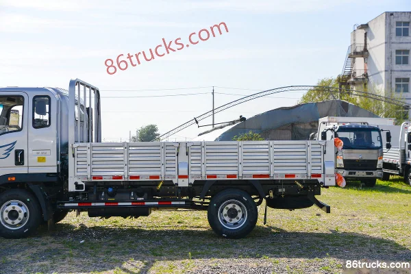 Sinotruk Hanjiang 2.4L Diesel 168hp 4X2(6 wheels) Fast Gear 8-speed 3.85m Semi-row Flatbed Light Truck Body (2) | 86Trucks