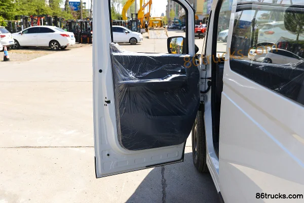FotonU7 2025 Deluxe Edition 6-Seat Pure Electric Light Bus AiYiKe 50.23kWh Cab (2) | 86Trucks