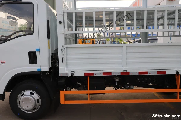 Jiangxi Isuzu Yifang EMT7 pro 2,5L diesel 174 ch 4X2(6 roues) WLY 6 vitesses camion léger à ridelles 4,2 m cabine simple Carrosserie (2) | 8