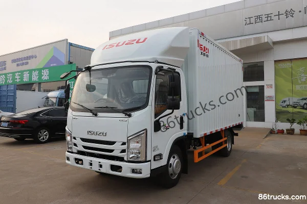 Jiangxi Isuzu Yifang EC Pro 7 2.5L Diesel 154hp 4X2(6 wheels) 6-speed Wide Body Air Brake 3.68m Semi-row Stake Truck Exterior (3) | 86Trucks