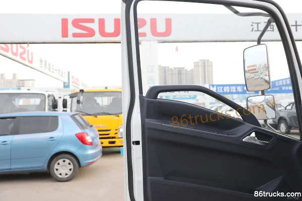 Jiangxi Isuzu Yifang EC Pro 7 2.5L Diesel 154hp 4X2(6 wheels) 6-speed Wide Body Air Brake 3.68m Semi-row Stake Truck Cab (3) | 86Trucks