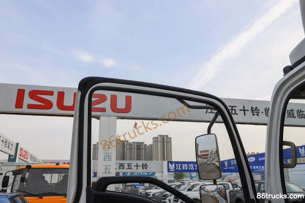 Jiangxi Isuzu Yifang EC Pro 7 2.5L Diesel 154hp 4X2(6 wheels) 6-speed Wide Body Air Brake 3.68m Semi-row Stake Truck Cab (2) | 86Trucks