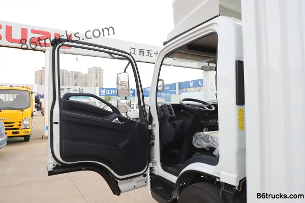 Jiangxi Isuzu Yifang EC Pro 7 2.5L Diesel 154hp 4X2(6 wheels) 6-speed Wide Body Air Brake 3.68m Semi-row Stake Truck Cab (1) | 86Trucks