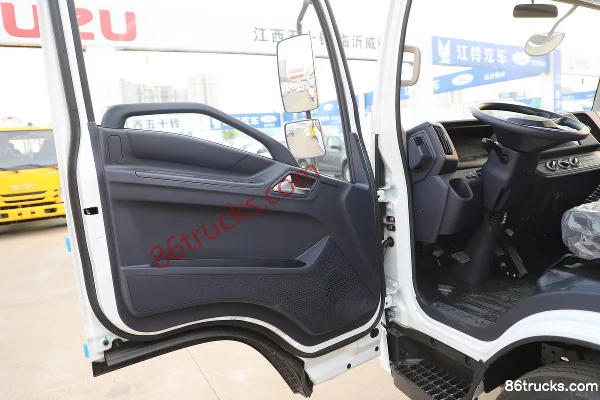 Jiangxi Isuzu Yifang EC5 Pro 2,5 L diesel 154 ch 4X2(6 roues) 6 vitesses cabine moyenne 3,16 m double rangée camion plateau léger (3) | 86Tr