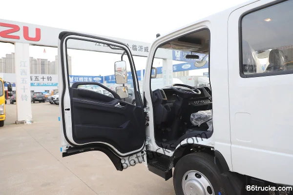 Jiangxi Isuzu Yifang EC5 Pro 2,5 L diesel 154 ch 4X2(6 roues) 6 vitesses cabine moyenne 3,16 m double rangée camion plateau léger (1) | 86Tr