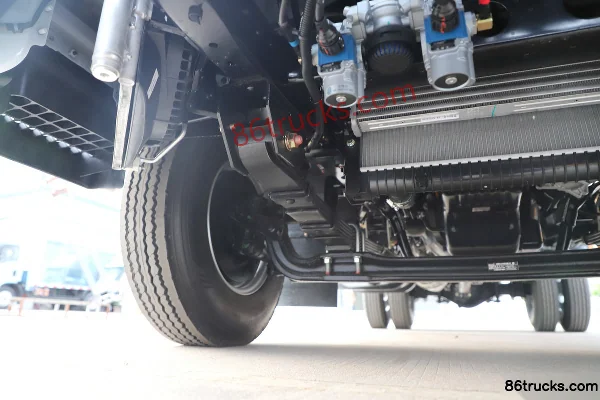 Jiangxi Isuzu Yifang EC5 Pro 2,5 L diesel 154 ch 4X2(6 roues) 6 vitesses cabine moyenne 3,16 m double rangée camion plateau léger Châssis (2