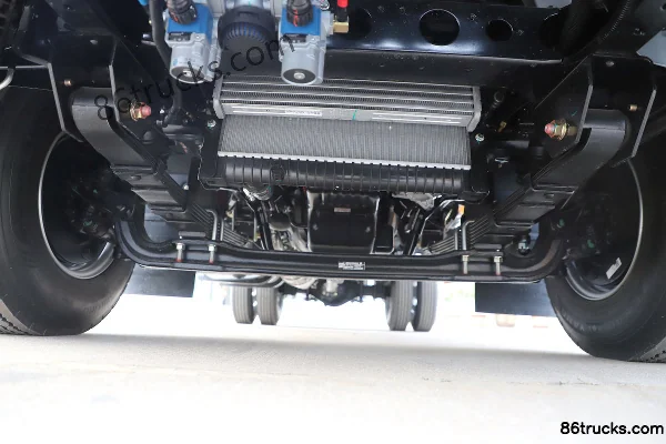 Jiangxi Isuzu Yifang EC5 Pro 2,5 L diesel 154 ch 4X2(6 roues) 6 vitesses cabine moyenne 3,16 m double rangée camion plateau léger Châssis (1