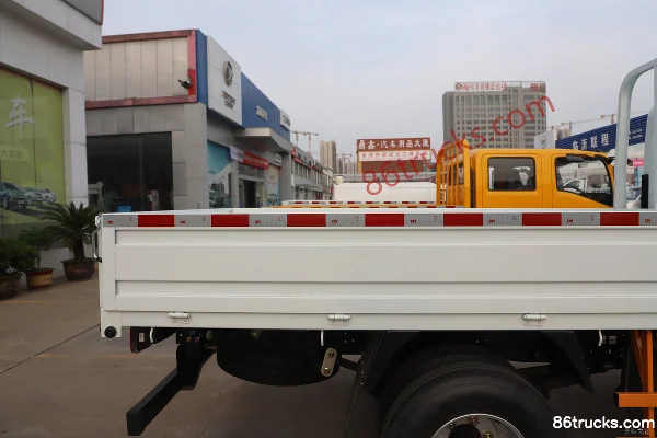 Jiangxi Isuzu Yifang EC5 Pro 2,5 L diesel 154 ch 4X2(6 roues) 6 vitesses cabine moyenne 3,16 m double rangée camion plateau léger Carrosseri