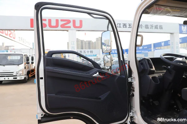 Jiangxi Isuzu Yifang EC7 pro 2.5L diesel 143hp 4X2(6 wheels) 5-speed wide body 4.2m single-row panel van light truck Cab (2) | 86Trucks