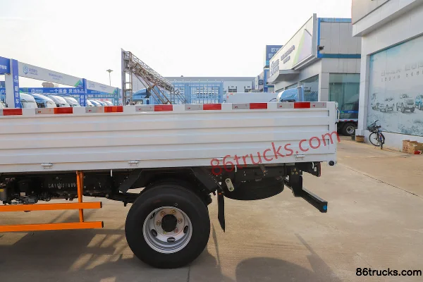 Jiangxi Isuzu Yifang EC7 pro 2.5L diesel 143hp 4X2(6 wheels) 5-speed wide body 4.2m single-row panel van light truck (2) | 86Trucks