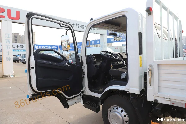Jiangxi Isuzu Yifang EC7 pro 2.5L diesel 154hp 4X2(6 wheels) 6-speed wide body 4.2m single-row panel van light truck Cab (1) | 86Trucks