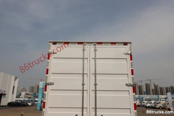 FAW Jiefang Hu VN Zhaocaihu 2.5L Diesel 150hp 4X2(6 wheels) WLY 5-speed 4.2m Single Row Van Truck Body (3) | 86Trucks
