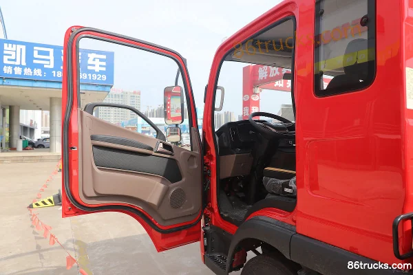 FAW Jiefang New Zhaocaihu 2.5L diesel 150hp 4X2(6 wheels) WLY 5-speed 3.82m semi-row panel van light truck Cab (2) | 86Trucks