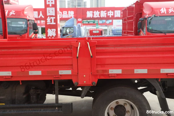 FAW Jiefang New Zhaocaihu 2.5L diesel 150hp 4X2(6 wheels) WLY 5-speed 3.82m semi-row panel van light truck Body (2) | 86Trucks
