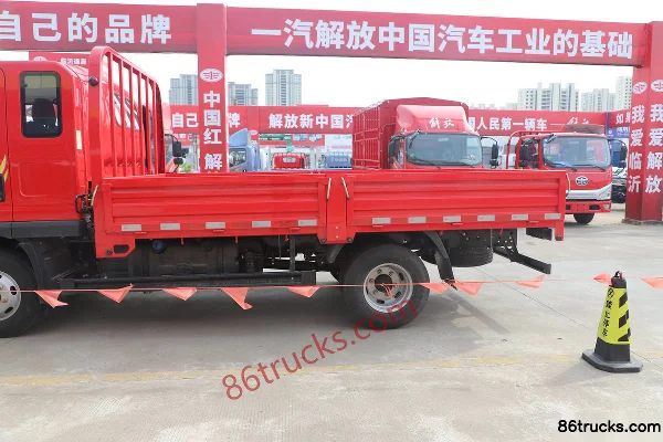 FAW Jiefang New Zhaocaihu 2.5L diesel 150hp 4X2(6 wheels) WLY 5-speed 3.82m semi-row panel van light truck Body (1) | 86Trucks
