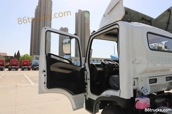 Yutong T6 4X2(6 wheels) 4.08m single-row pure electric refrigerated truck Shenlan 128kWh Cab (1) | 86Trucks