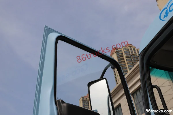 Yutong T Series 6X4(10 wheels) Pure Electric Tractor Truck CATL 400kWh Cab (2) | 86Trucks