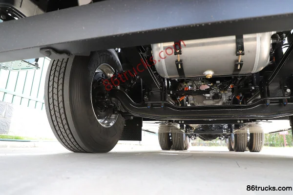 Yutong T Series 6X4(10 wheels) Pure Electric Tractor Truck CATL 400kWh Chassis (2) | 86Trucks
