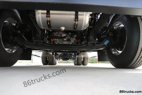 Yutong T Series 6X4(10 wheels) Pure Electric Tractor Truck CATL 400kWh Chassis (1) | 86Trucks