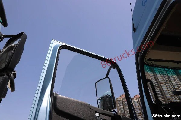 Yutong T-Series 6X4(10 wheels) High Roof Pure Electric Tractor Truck CATL 400kWh Cab (2) | 86Trucks
