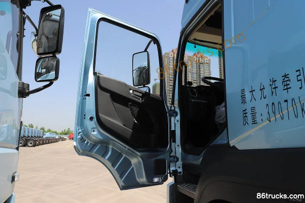 Yutong T-Series 6X4(10 wheels) High Roof Pure Electric Tractor Truck CATL 400kWh Cab (1) | 86Trucks