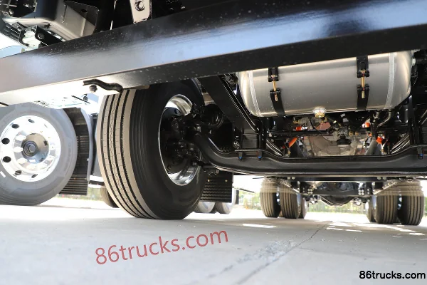 Yutong T-Series 6X4(10 wheels) High Roof Pure Electric Tractor Truck CATL 400kWh Chassis (2) | 86Trucks