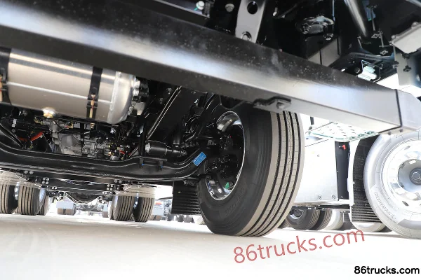 Yutong T-Series 6X4(10 wheels) High Roof Pure Electric Tractor Truck CATL 600kWh Chassis (3) | 86Trucks