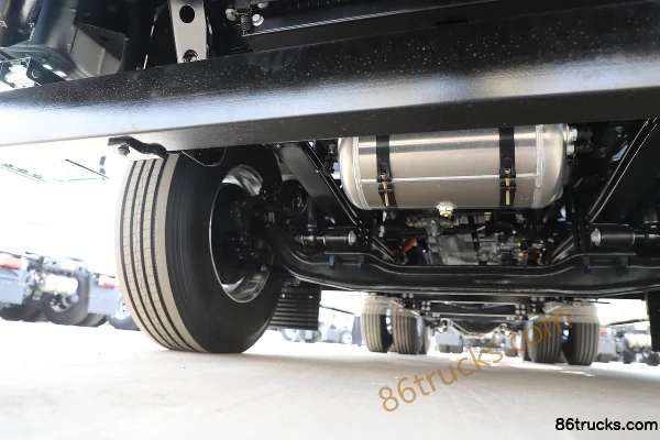 Yutong T-Series 6X4(10 wheels) High Roof Pure Electric Tractor Truck CATL 600kWh Chassis (2) | 86Trucks