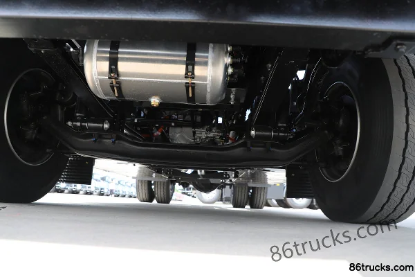 Yutong T-Series 4X2(6 wheels) Pure Electric Tractor Truck CATL 400kWh Chassis (3) | 86Trucks