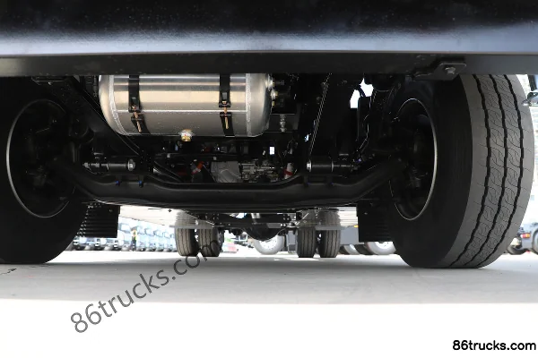 Yutong T-Series 4X2(6 wheels) Pure Electric Tractor Truck CATL 400kWh Chassis (1) | 86Trucks