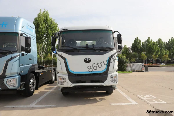 Yutong 8X4(12 wheels) 35.2m³ Pure Electric Bulk Feed Transport Truck Exterior (2) | 86Trucks