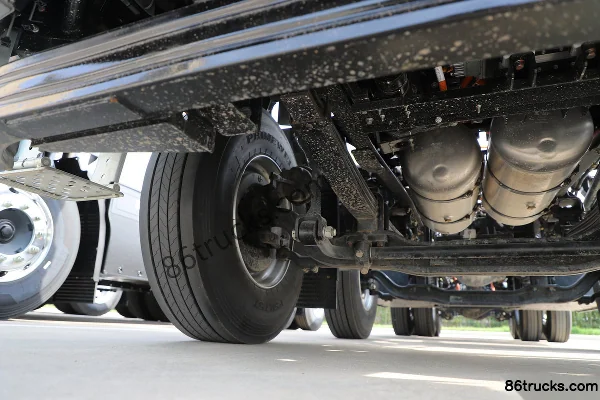 Yutong 8X4(12 wheels) 35.2m³ Pure Electric Bulk Feed Transport Truck Chassis (2) | 86Trucks