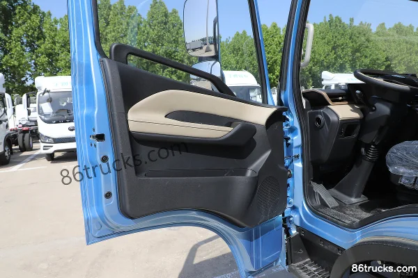 Yutong T6 Wide Body Air Brake 4.2m Single Row Pure Electric Van Light Truck Shenlan 155.332kWh 4X2(6 wheels) Cab (3) | 86Trucks